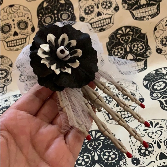 Skeleton hand hair clip skull Halloween accessory Day of Dead Dia de Muertos - Picture 2 of 16